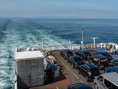 Voitures à l'arrière d'un ferry P&O vers Douvres