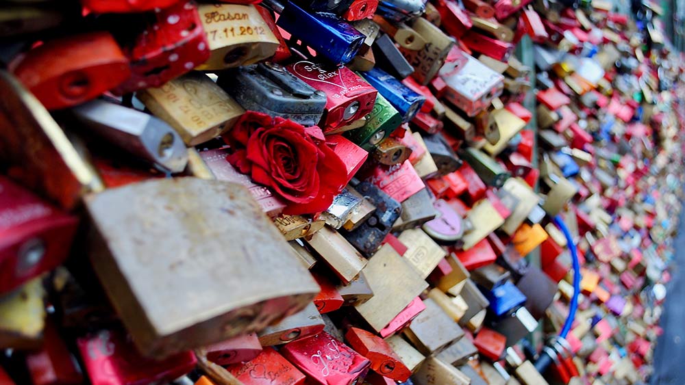 Love locks in Cologne, Germany